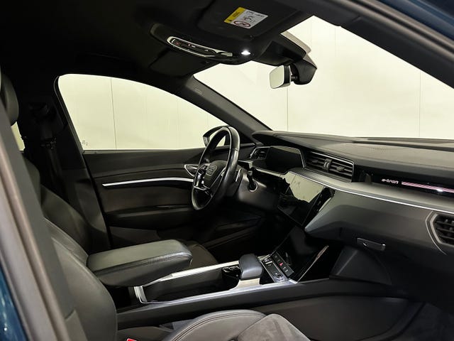 WAUZZZGE1LB011369 2020 AUDI E-TRON-4