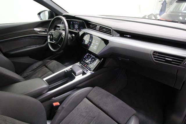 2020 AUDI E-TRON - 24