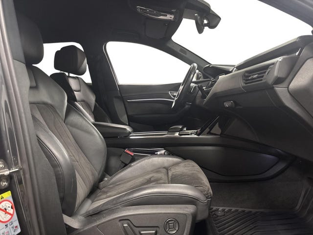 2020 AUDI E-TRON - 23