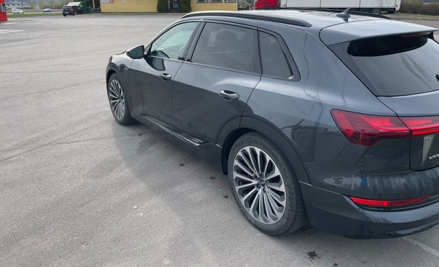 WAUZZZGEXMB028611 2021 AUDI E-TRON-2