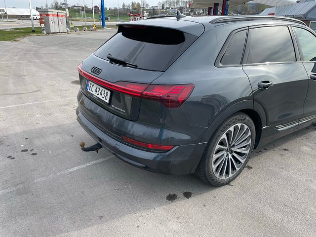 WAUZZZGEXMB028611 2021 AUDI E-TRON-4