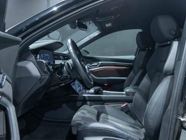 WAUZZZGEXMB024638 2021 AUDI E-TRON-4
