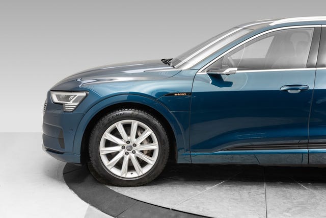 WAUZZZGE7LB005771 2020 AUDI E-TRON-4