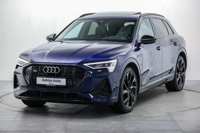WAUZZZGE2LB022803 2020 AUDI E-TRON-3