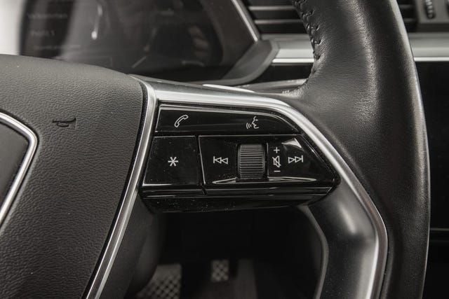 2020 AUDI E-TRON - 32