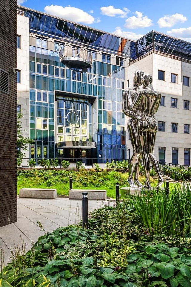 Drammensveien 151 ligger meget sentralt på Skøyen, svært tett på offentlig kommunikasjon