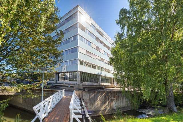 Nils Hansens vei 8 ligger sentralt på Bryn, tett på E6 og Ring 3