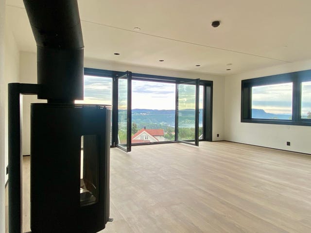 Panorama fra stuen og kjøkkenet