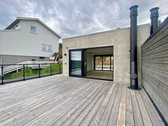 38 kvm terrasse med utgang fra solstue