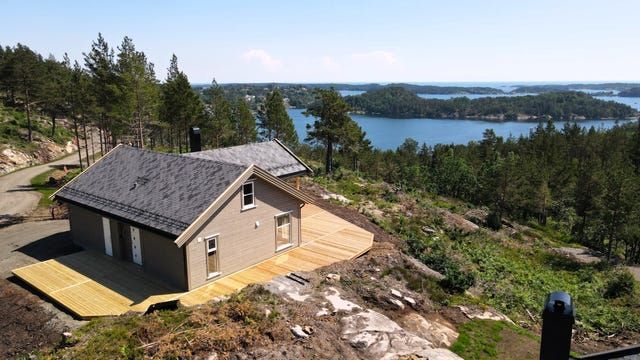 Ny hytte med fantastisk sjøutsikt midt mellom Lyngør og Tvedestrand