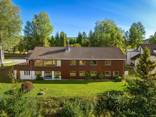 Området er et eldorado for ski og turentusiaster! Her har du nærhet til Lommedalen skisenter og umiddelbar nærhet til nydelig turterreng om sommeren og flotte skiløyper