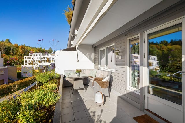 Gjennomgående selveierleilighet med to skjermede uteplasser og garasjeplass. Foto: Zovenfra