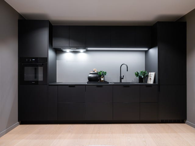 Tydelig fokus på kvalitet, materialvalg og helhet. Resultatet er en stilren leilighet med et eksklusivt og tidløst uttrykk. Foto: Chris Borowiak