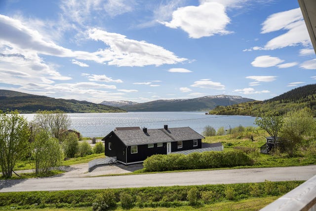 I Utskarpen bor du med kort vei både til fjord og fjell; noe som gir et rikt tilbud av aktiviteter både til lands- og til vanns innen få minutters avstander.