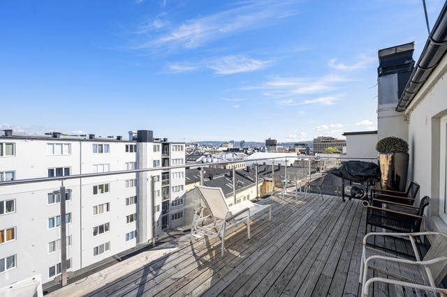 Leiligheten er en del av et sameie med en flott, felles takterrasse med gode solforhold.