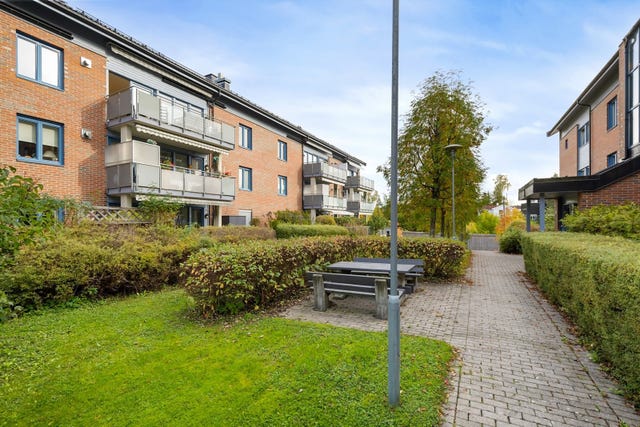 Bærumsveien 232 har en meget sentral og attraktiv beliggenhet kun få minutters gange fra Bekkestua sentrum