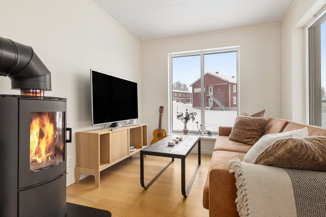 Bebyggelsen i området består av frittliggende fritidsboliger samt leilighetsbygg.