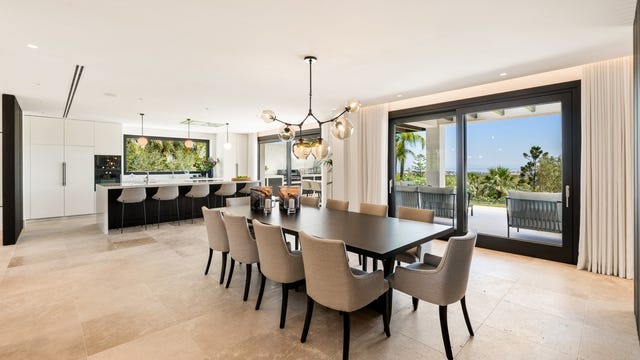 Marbella · Praktfull moderne villa i La Cerquilla med panoramautsikt over havet