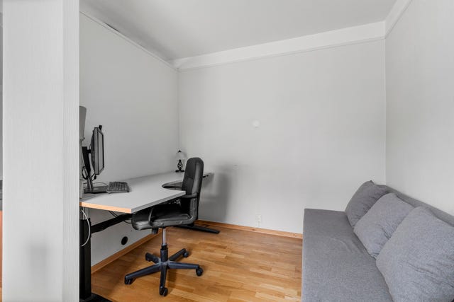 Praktisk med kombinert kontor/gjesterom.