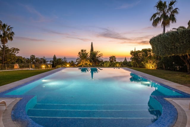 Marbella · Unik norsk-eid villa – 4.119 m² privat oase med havutsikt, oppvarmet-basseng og gjesteleilighet