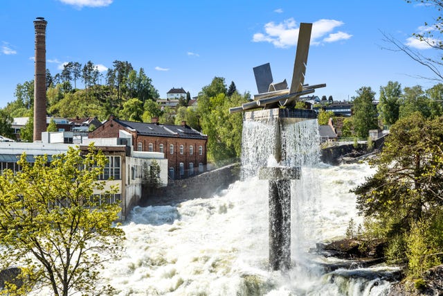 Kjernen av Hønefoss sentrum med alle sine fasiliteter er også bare en kort tur unna