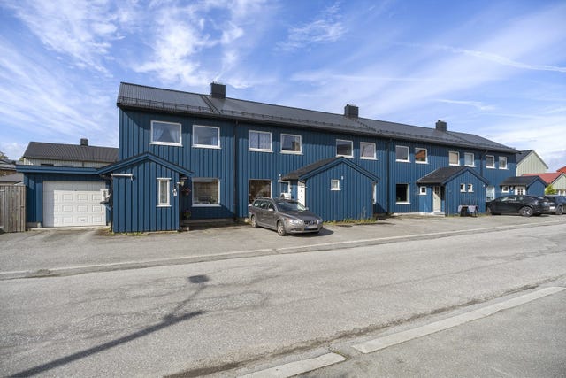 Borettslaget har et trivelig og oversiktlig bomiljø med felles opparbeidede uteområder, interne veier og parkeringsarealer.