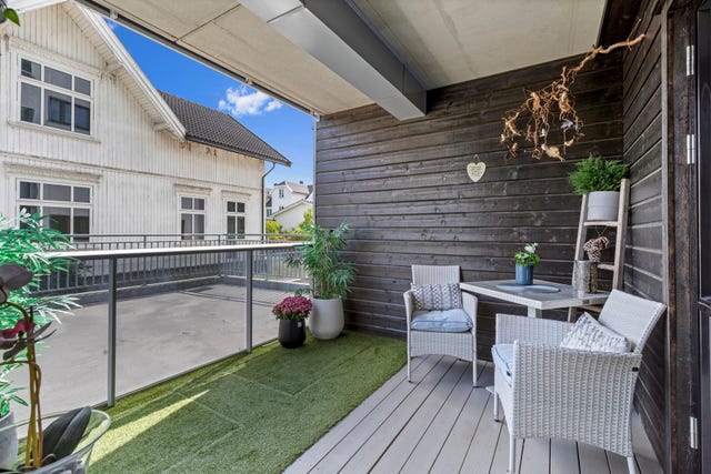 Terassen er på ca. 9 m²
