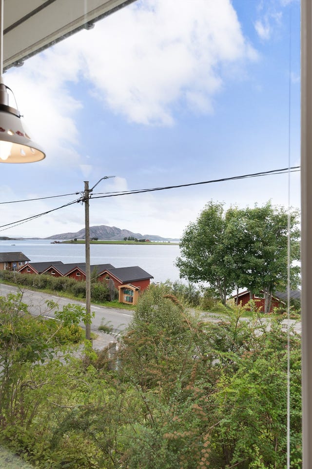 Gode solforhold og vidstrakt utsikt fra vest til nord.