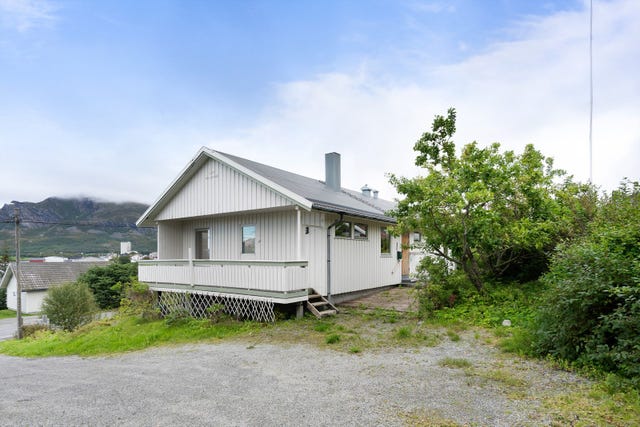 Eiendommen ligger i et etabler bo-område på Berg.