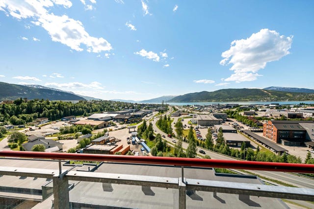 Leiligheten ligger i øverste etasje, og har en fantastisk utsikt