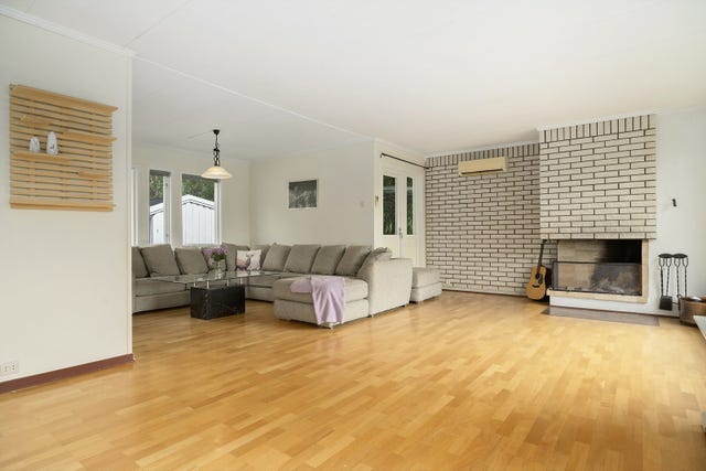 StueBoligen har et bruksareal på 241 m² fordelt over to etasjer, og har en familievennlig planløsning med fire soverom og to bad.