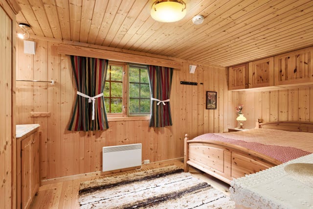 Hovedsoverommet - her er det god plass til både seng og lagring.