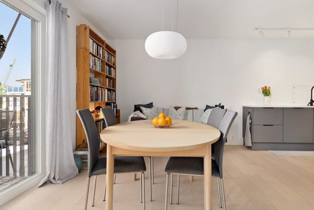 Bygget er oppført etter TEK 17-standard og har både balansert ventilasjon og boligsprinkling.