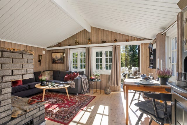 Lyst og fint med godt lysinnslipp fra vinduene