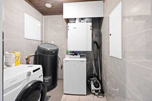 Vaskerom/teknisk rom. Boligen har balansert ventilasjon med varmegjenvinning.