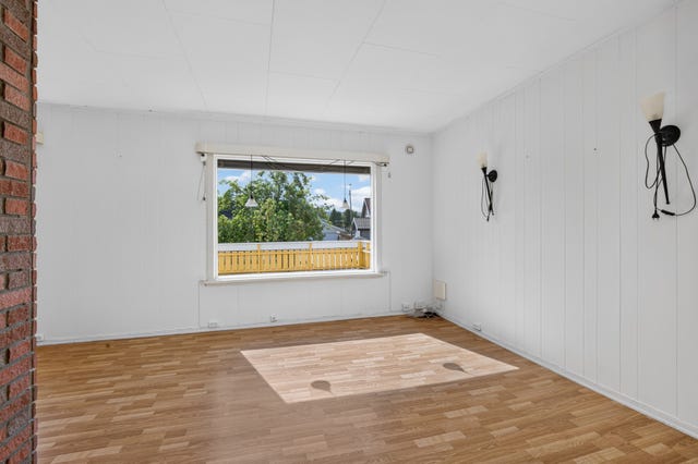 Store vindusflater slipper inn godt med naturlig lys.