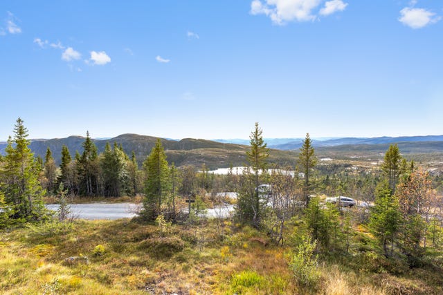 Utsikten må oppleves! Med en helt formidabel utsikt og fantastiske solforhold kan nyte nettopp dette fra terrasser på hele 78 m2
