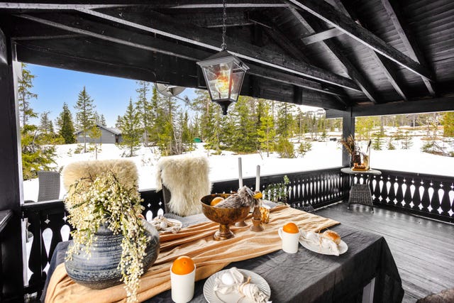 Romslig, overbygget terrasse