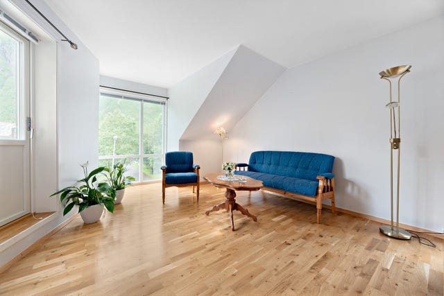 Fra stua er det utgang til veranda.