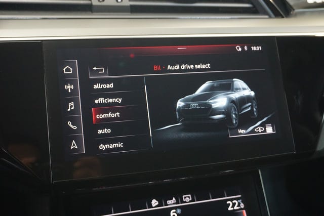 2020 AUDI E-TRON - 29