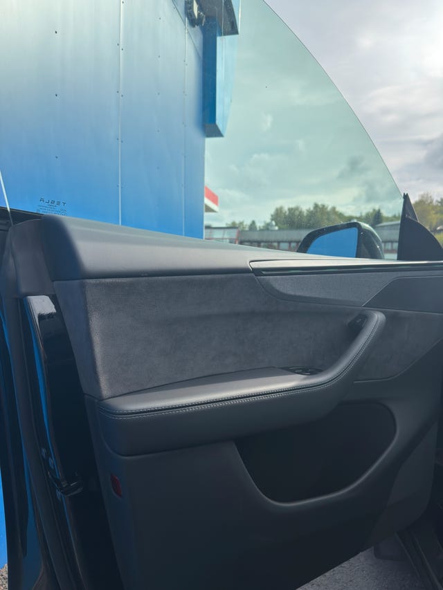 2025 TESLA MODEL Y - 13