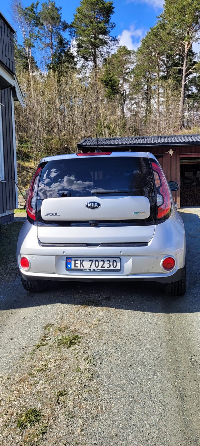 KNAJX81EFJ7028856 2018 KIA SOUL-3