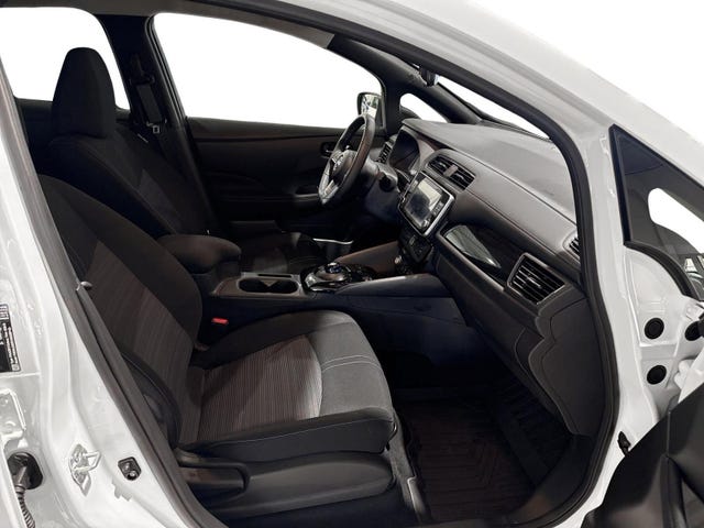 2025 NISSAN LEAF - 23