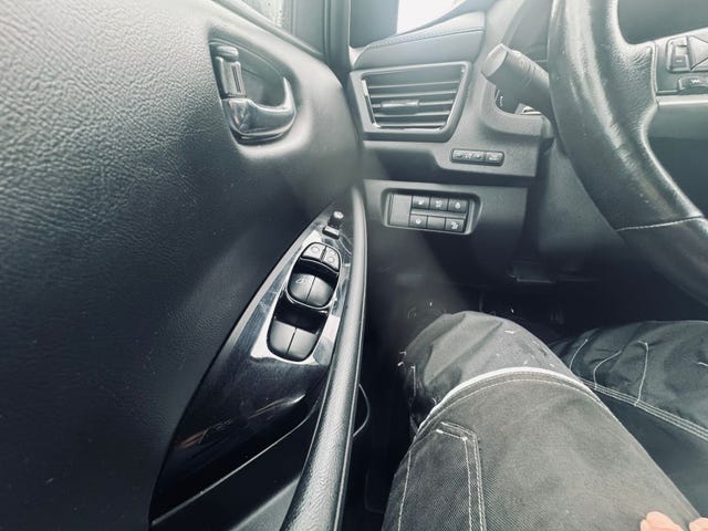 2019 NISSAN LEAF - 11