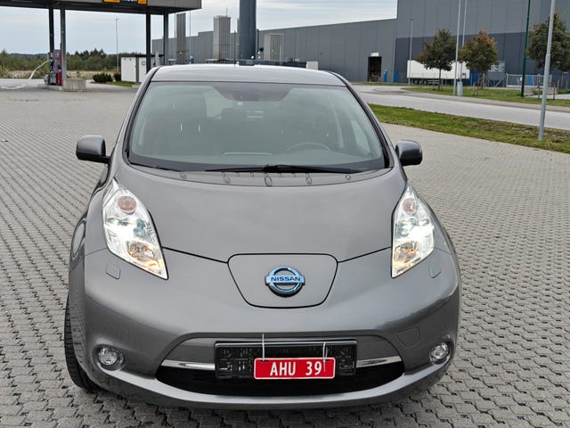 2016 NISSAN LEAF - 11