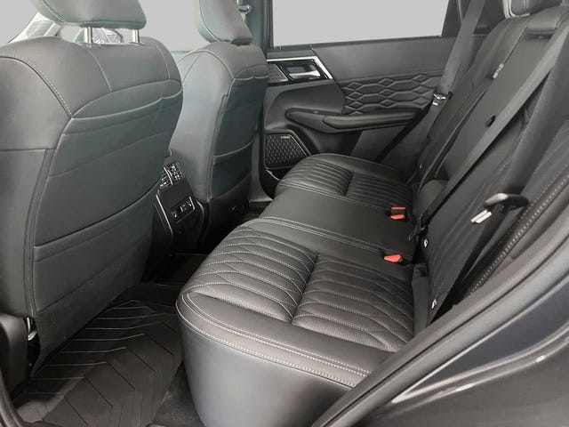 2025 MITSUBISHI OUTLANDER - 11