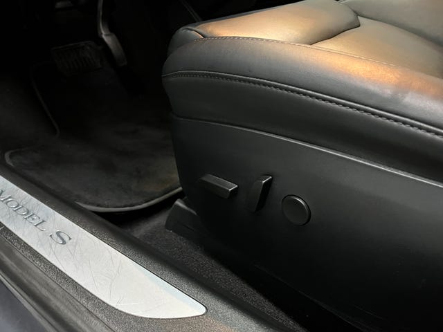 2020 TESLA MODEL S - 20