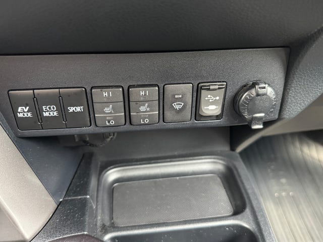 2018 TOYOTA RAV4 - 19