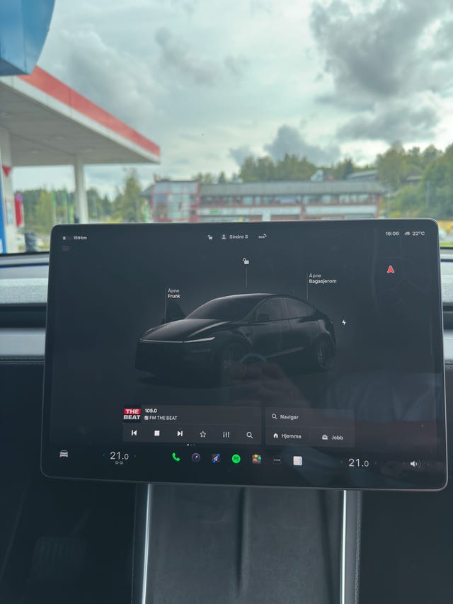 2025 TESLA MODEL Y - 20