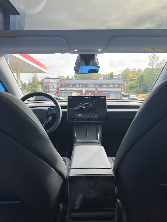 2025 TESLA MODEL Y - 7